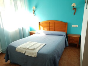 Habitación básica doble | Escritorio y wifi gratis