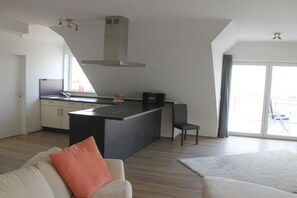 Smart TV, DVD player, stereo