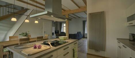 Fridge, oven, stovetop, dishwasher