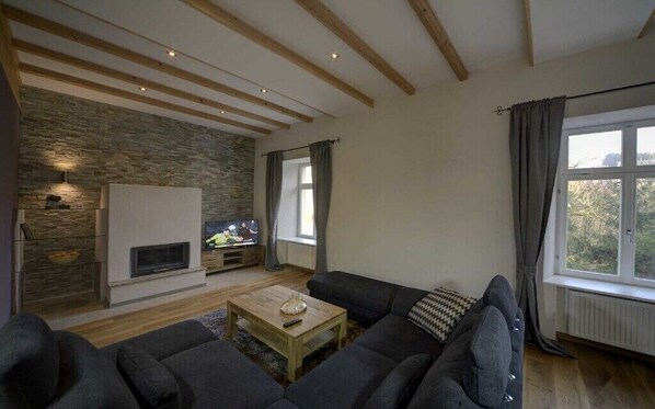 Älytelevisio, takka, stereot