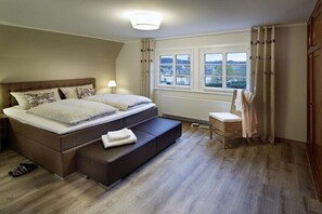 4 bedrooms, iron/ironing board