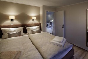 4 chambres, fer et planche à repasser