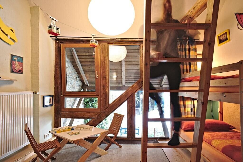 2 Schlafzimmer, Bügeleisen/Bügelbrett