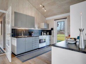 Kühlschrank, Ofen, Kochgeschirr/Geschirr/Besteck
