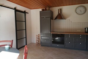 Réfrigérateur, four, plaque de cuisson, lave-vaisselle