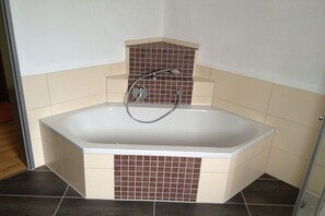Shower, bidet, towels