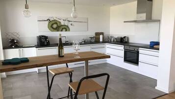 Fridge, oven, stovetop, dishwasher