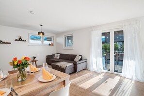 TV - Cozy Apartment in Oberkirch – Enjoy Nature & Central Location (Oberkirch)