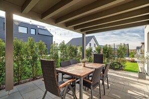 Outdoor dining - Cozy Apartment in Oberkirch – Enjoy Nature & Central Location (Oberkirch)