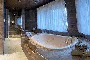 Dusche, Bidet, Handtücher
