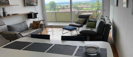 Télévision, table de tennis de table