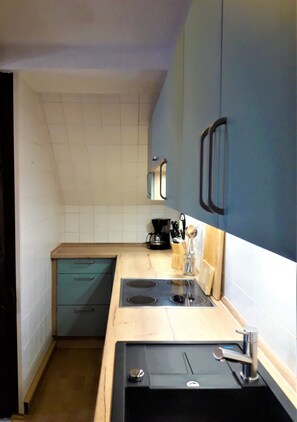 Oven, stovetop, electric kettle, toaster