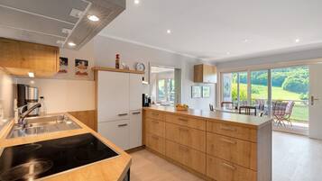 Køleskab, mikrobølgeovn, ovn, kogeplade