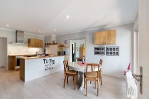 Dining - Apartment 'Kuckuckslockennest' with Mountain View, Private Terrace and Wi-Fi (Seebach)