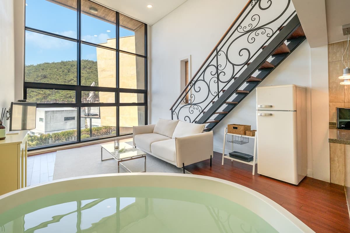 Basic Room, 1 Bedroom (B104(2F / European Whirlpool Tub)) | 1 bedroom, free WiFi