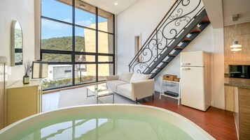 基础客房, 1 间卧室 (B104(2F / European Whirlpool Tub)) | 1 多间卧室、免费 WiFi