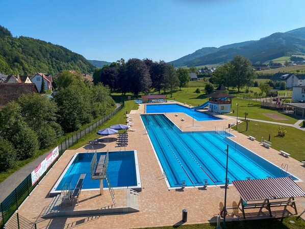 Pool - Apartment 'Fewo Blumenweg' with Private Terrace and Wi-Fi (Elzach)