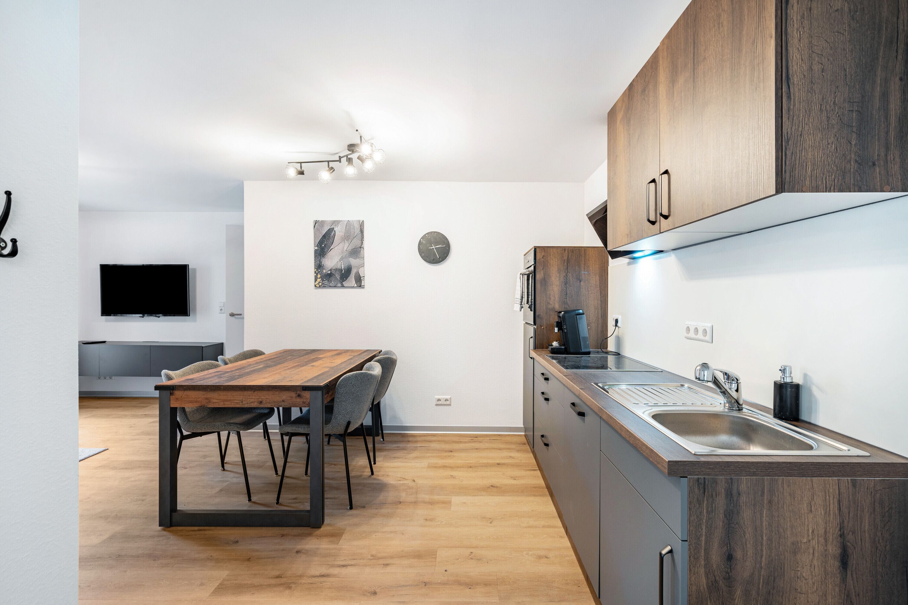 Køleskab, ovn, kogeplade, opvaskemaskine