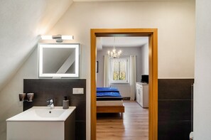 2 habitaciones, tabla de planchar con plancha y wifi gratis 