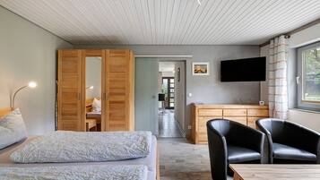 1 chambre, fer et planche Ă repasser, Wi-Fi gratuit, draps fournis