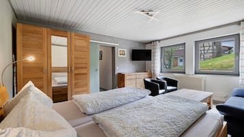 1 habitación, tabla de planchar con plancha, wifi gratis y ropa de cama