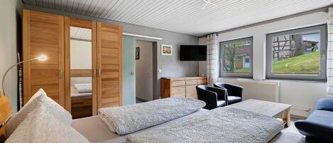 1 chambre, fer et planche Ă repasser, Wi-Fi gratuit, draps fournis