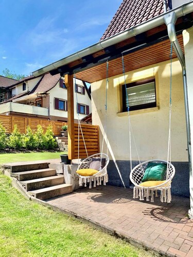 Ferienhaus 'Im Weindorf -4 Erw 2 Ki-' mit Bergblick, privater Terrasse und Wi-Fi