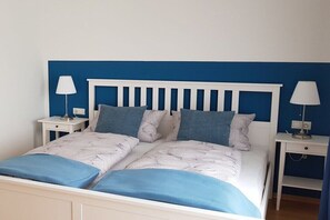 1 bedroom, internet, bed sheets