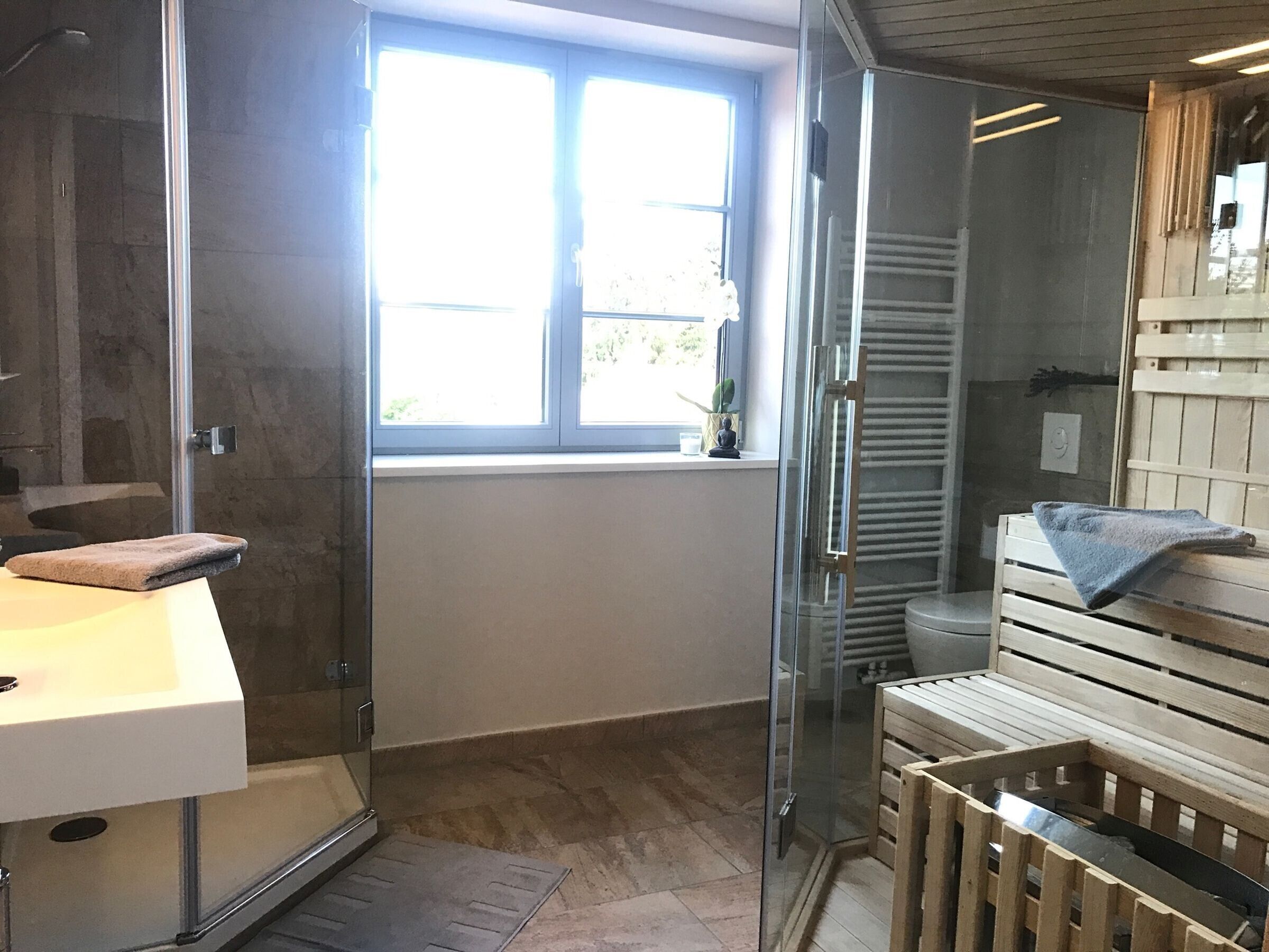 Dusche, Haartrockner, Handtücher
