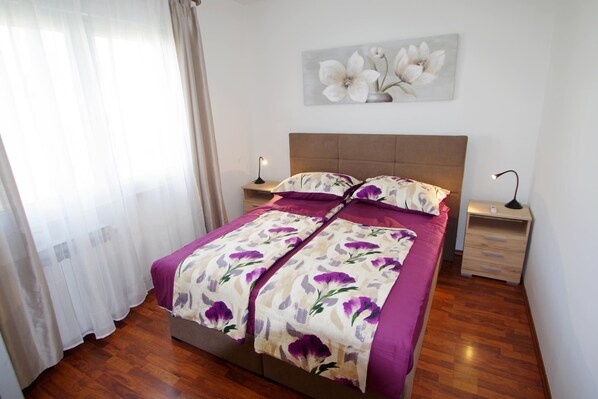 1 Schlafzimmer, Reisekinderbett, kostenloses WLAN, Bettwäsche