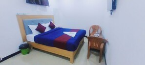 标准双人房 | 办公桌、笔记本电脑工作区、免费 WiFi