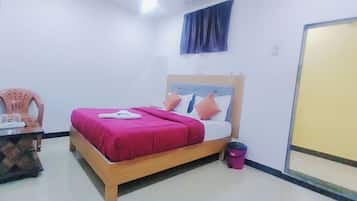 Standard Double Room | Desk, laptop workspace, free WiFi