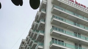 A multi-story hotel building with balconies, a visible sign for a hotel named "Minh Hanh," and a storefront with signage for "Cong Ty CP Minh Hanh Dailoc." - Minh Hanh Hotel Sam Son -BAY LUXURY (Sam Son)