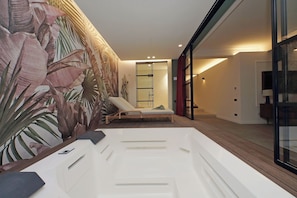 Private spa tub