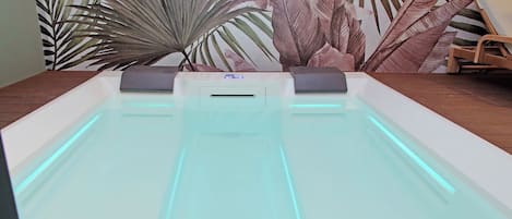A rectangular hot tub with a control panel and a water level indicator.