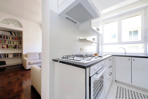 Appartement (2 Bedrooms) | Cuisine privée | Micro-ondes, four, plaque de cuisson, machine à expresso