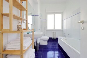 Apartment (2 Bedrooms) | Bathroom