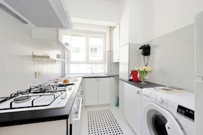 Appartement (2 Bedrooms) | Cuisine privée | Micro-ondes, four, plaque de cuisson, machine à expresso