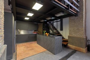 Lejlighed (2 Bedrooms) | Privat køkken | Ovn, elkedel