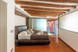 Apartment (2 Bedrooms) | 2 bedrooms, iron/ironing board, cots/infant beds, bed sheets