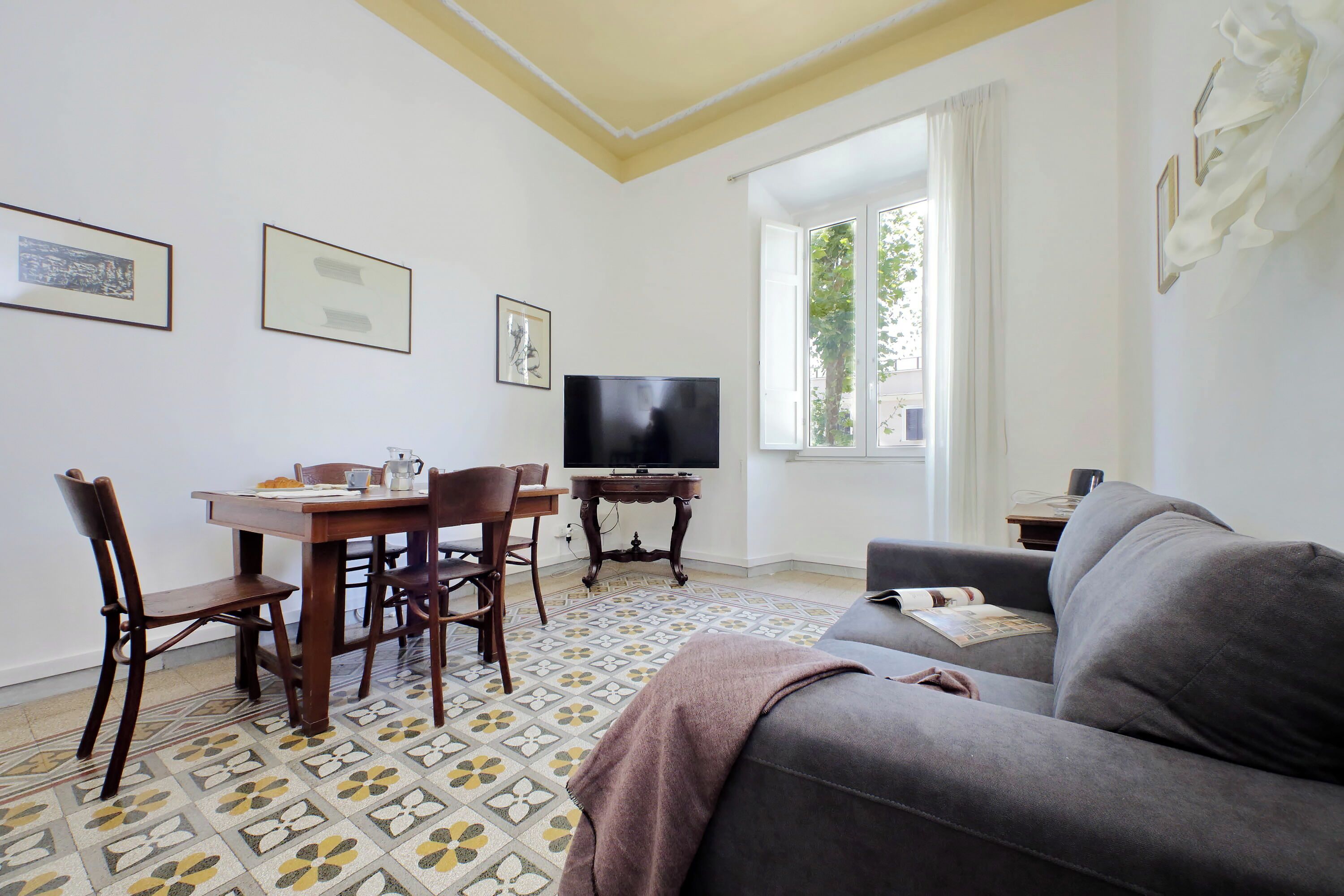 32-inch Smart TV with cable channels