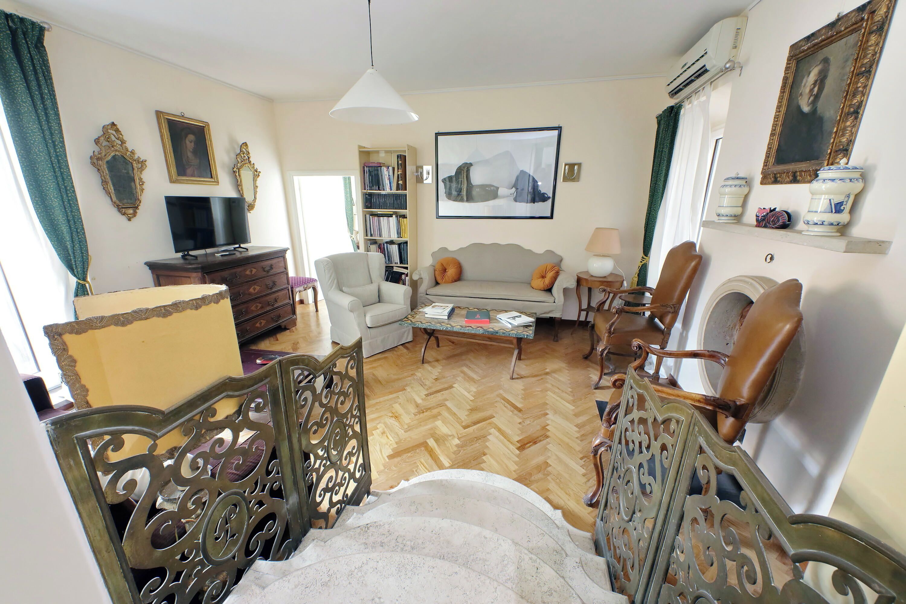 Apartment (3 Bedrooms) | Living area