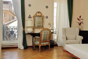 Apartment (3 Bedrooms) | 3 bedrooms, iron/ironing board, bed sheets - On The Steps (Rome)