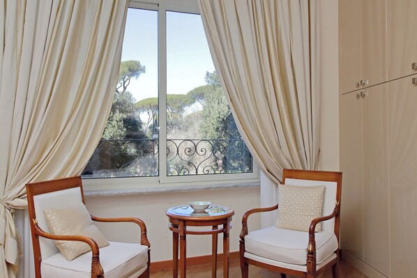 Appartamento (2 Bedrooms) | Area soggiorno | Smart TV 32 pollici con canali via cavo