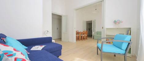 32-inch TV with cable channels