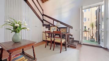 Apartamento (1 Bedroom) | Área de estar | TV