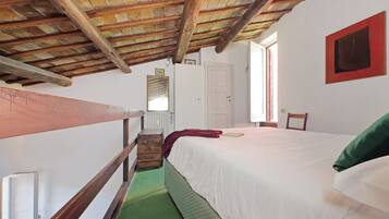 Apartamento (1 Bedroom) | 1 quarto, ferros/tábuas de passar roupa, roupa de cama