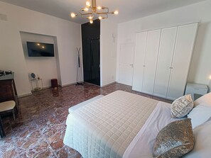 Standard Double Room, Private Bathroom, Courtyard View | In-room safe, blackout curtains, free WiFi - La Residenza del Barone (Camerota)