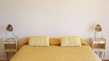 Estudio clásico, vistas parciales al mar | Wifi gratis