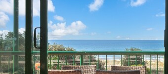 Boardwalk Pacific 8 - Beachfront Bilinga - Min. 3 Night Stays!